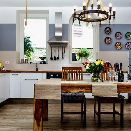 Happy Casa Oldtown Boutique Apartment โคเปร์ ภายนอก รูปภาพ