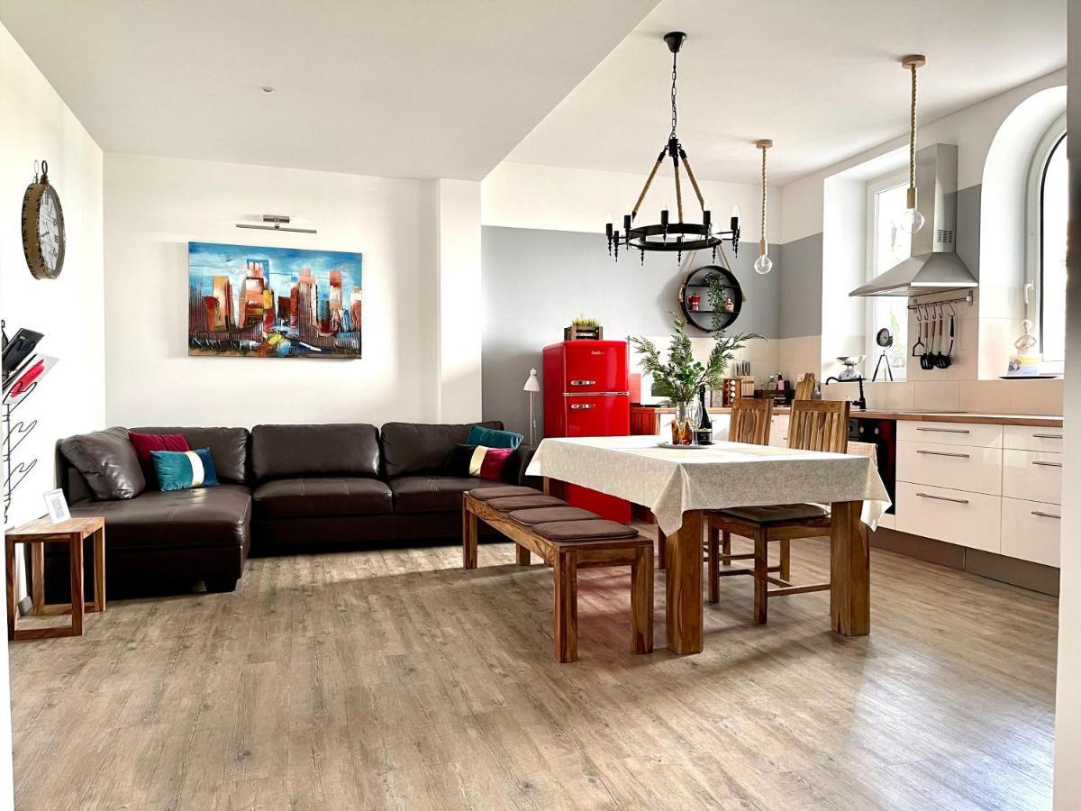 Happy Casa Oldtown Boutique Apartment โคเปร์ ภายนอก รูปภาพ
