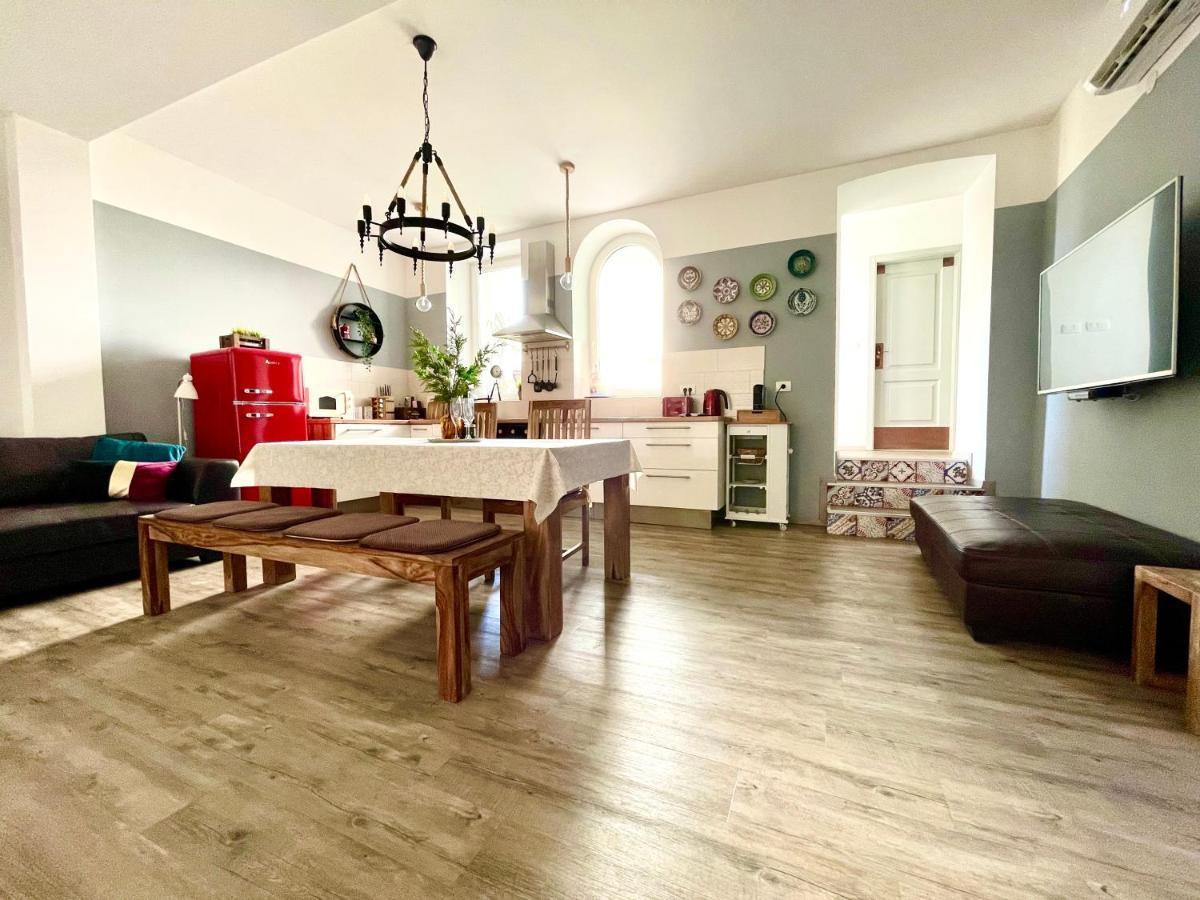 Happy Casa Oldtown Boutique Apartment โคเปร์ ภายนอก รูปภาพ