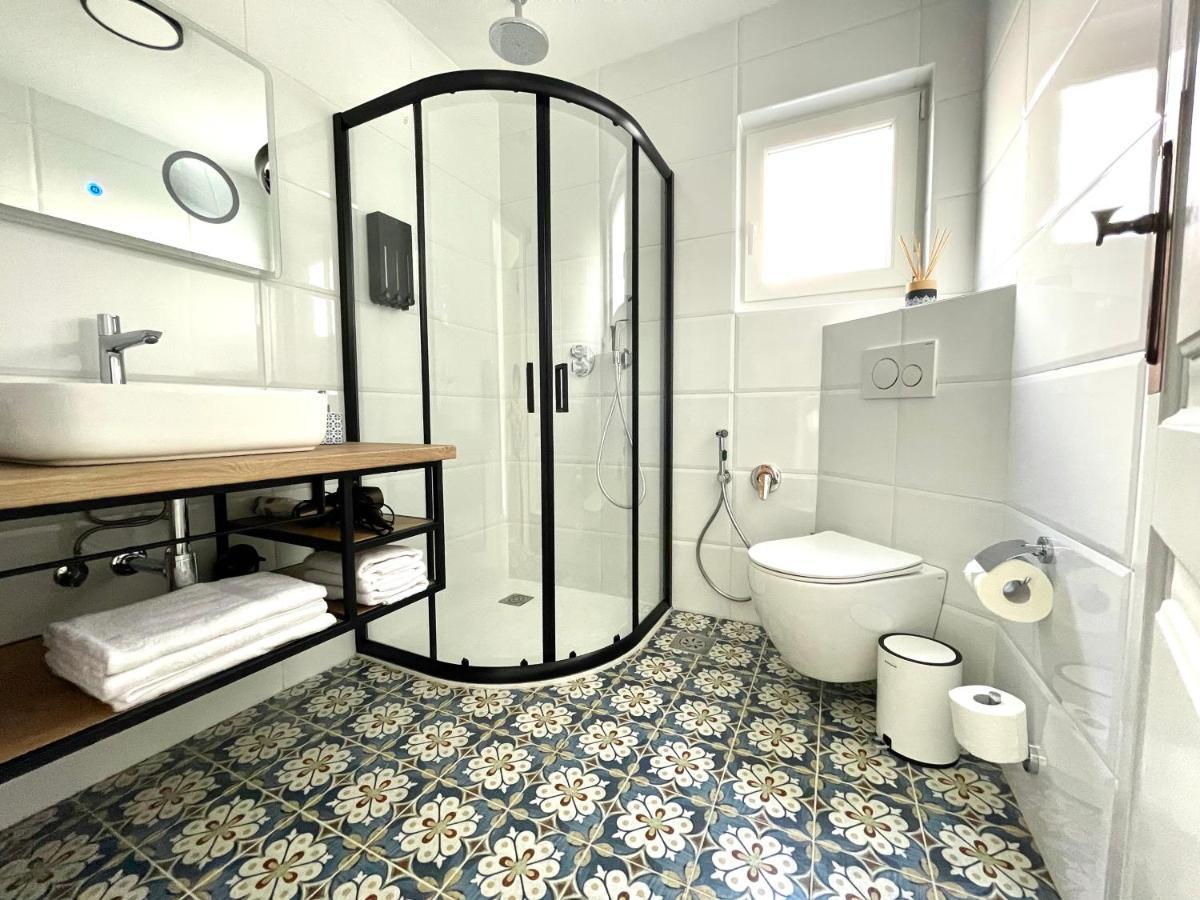 Happy Casa Oldtown Boutique Apartment โคเปร์ ภายนอก รูปภาพ