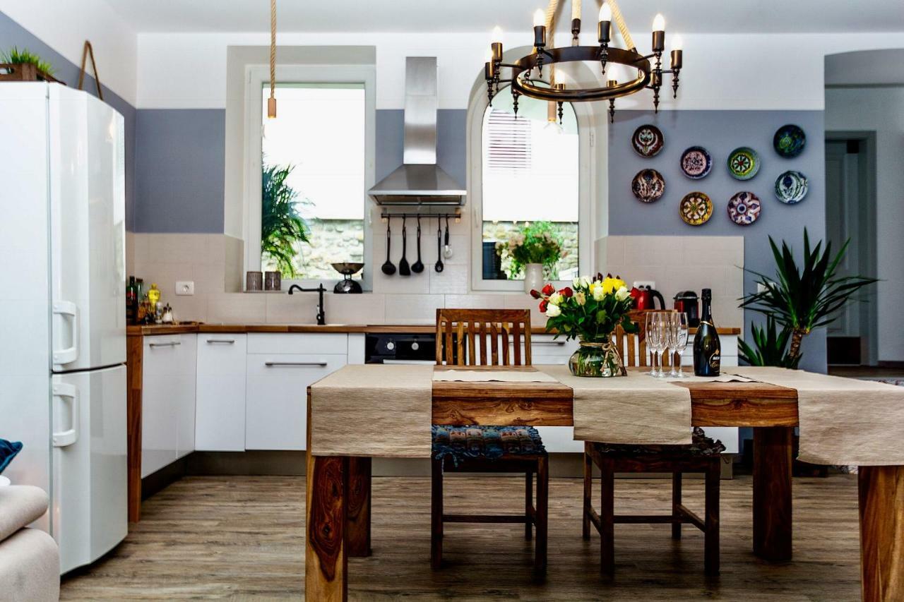 Happy Casa Oldtown Boutique Apartment โคเปร์ ภายนอก รูปภาพ