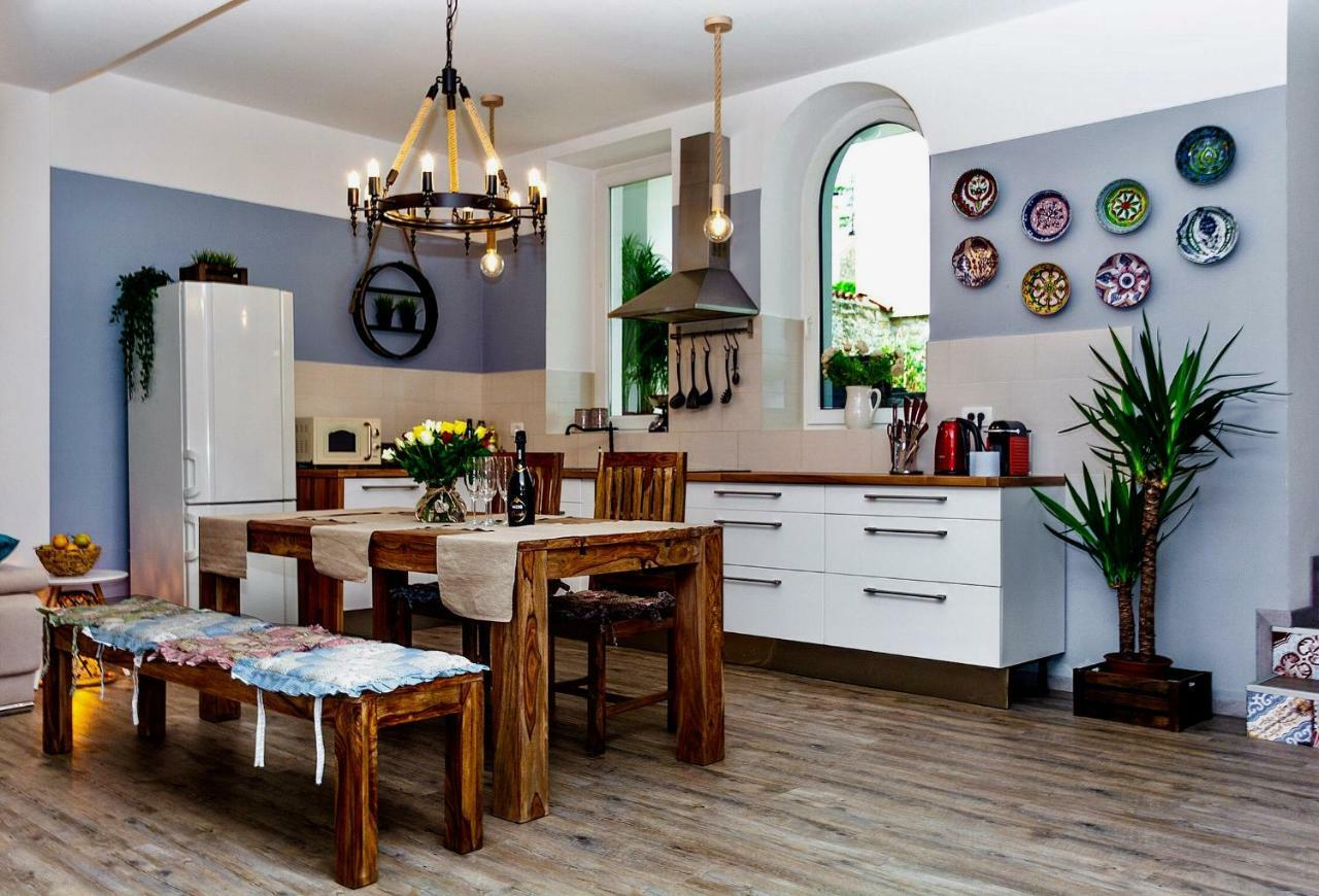 Happy Casa Oldtown Boutique Apartment โคเปร์ ภายนอก รูปภาพ
